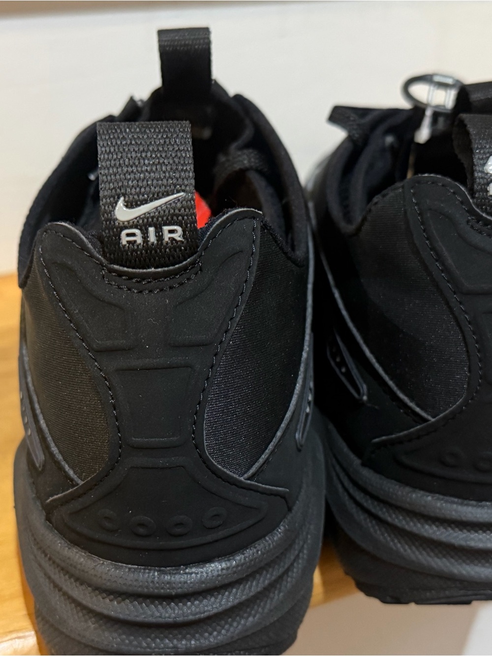 Nike Wmns Air Max SNDR GTX Gore-Tex Black Women Casual Shoes FZ4238-001 Size 10 - Picture 3 of 5